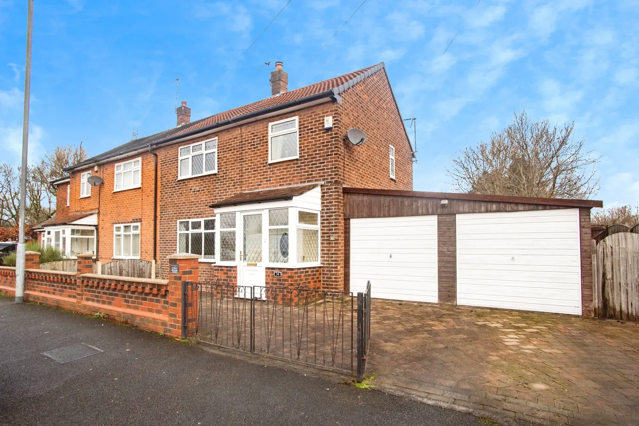 3 bed house for sale — Hazeldene Road, Manchester
