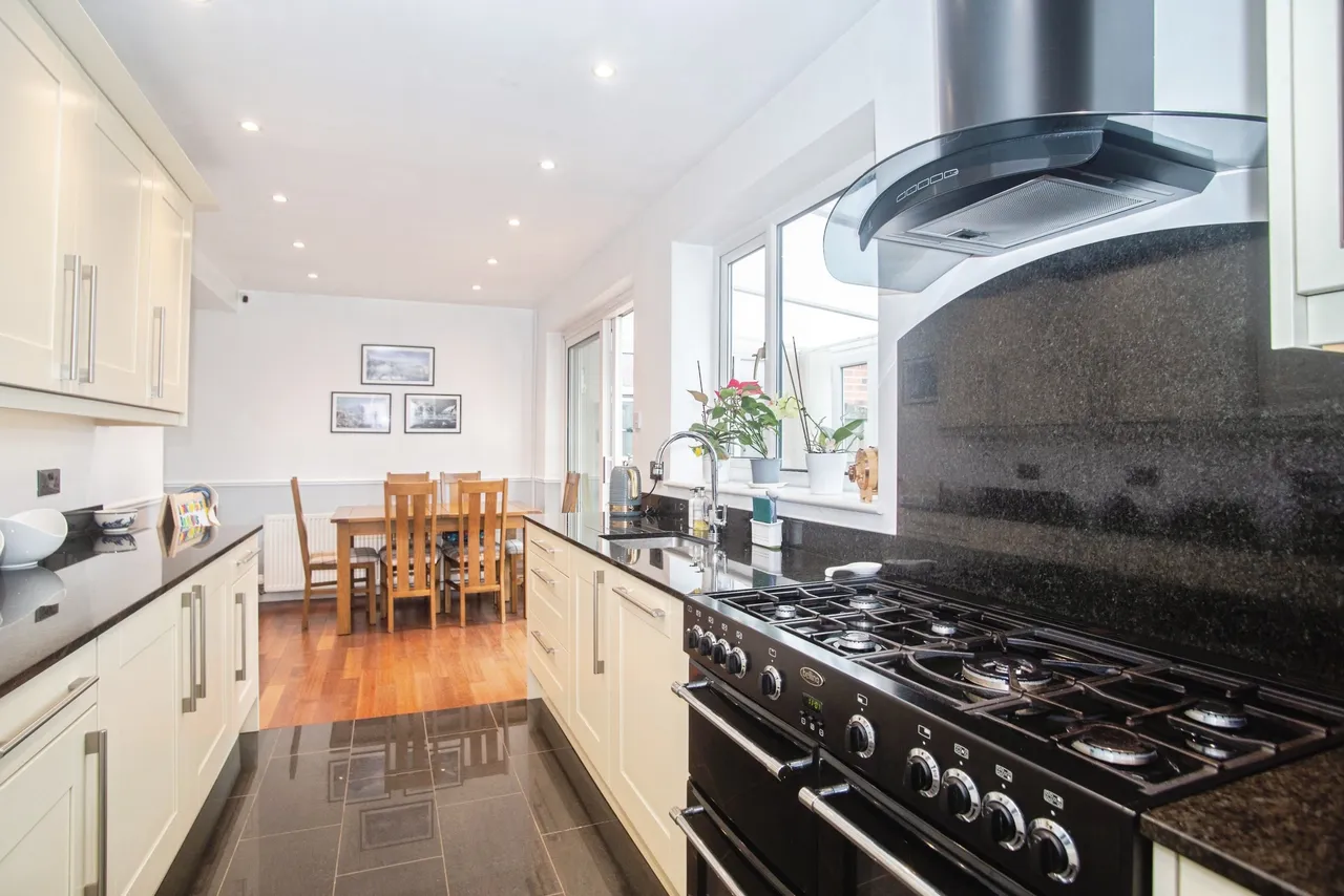 Hazeldene Road, Manchester, photo 4