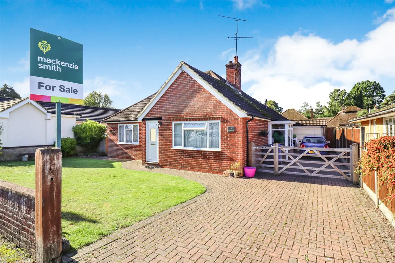 2 bed house for sale, Alton Road, Fleet, GU51