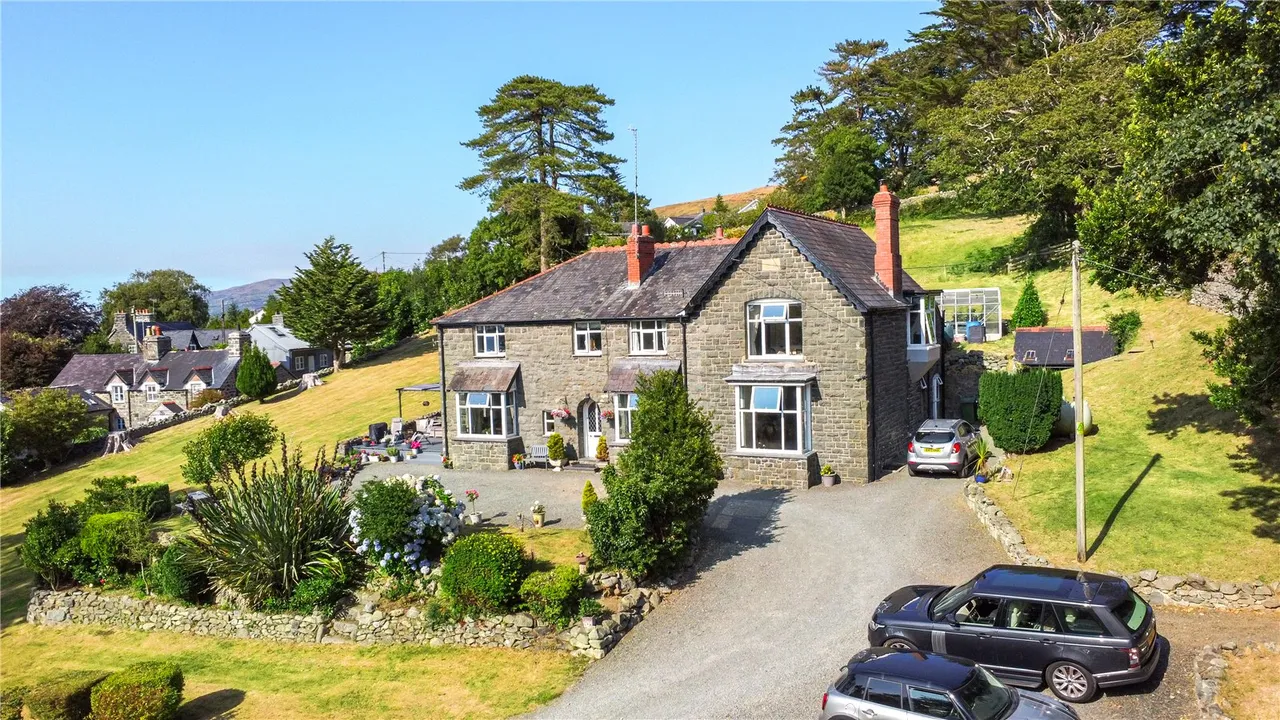 7 bed house for sale, Llwyngwril, Gwynedd
