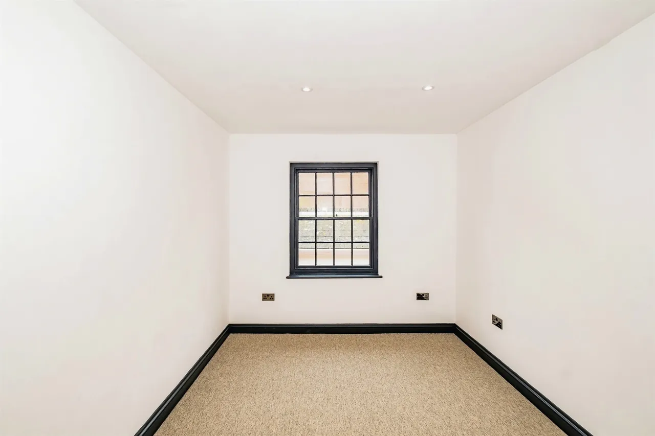 Field Row, Worthing, BN11, photo 13