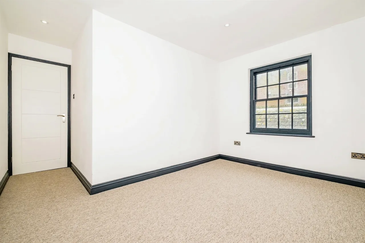 Field Row, Worthing, BN11, photo 11