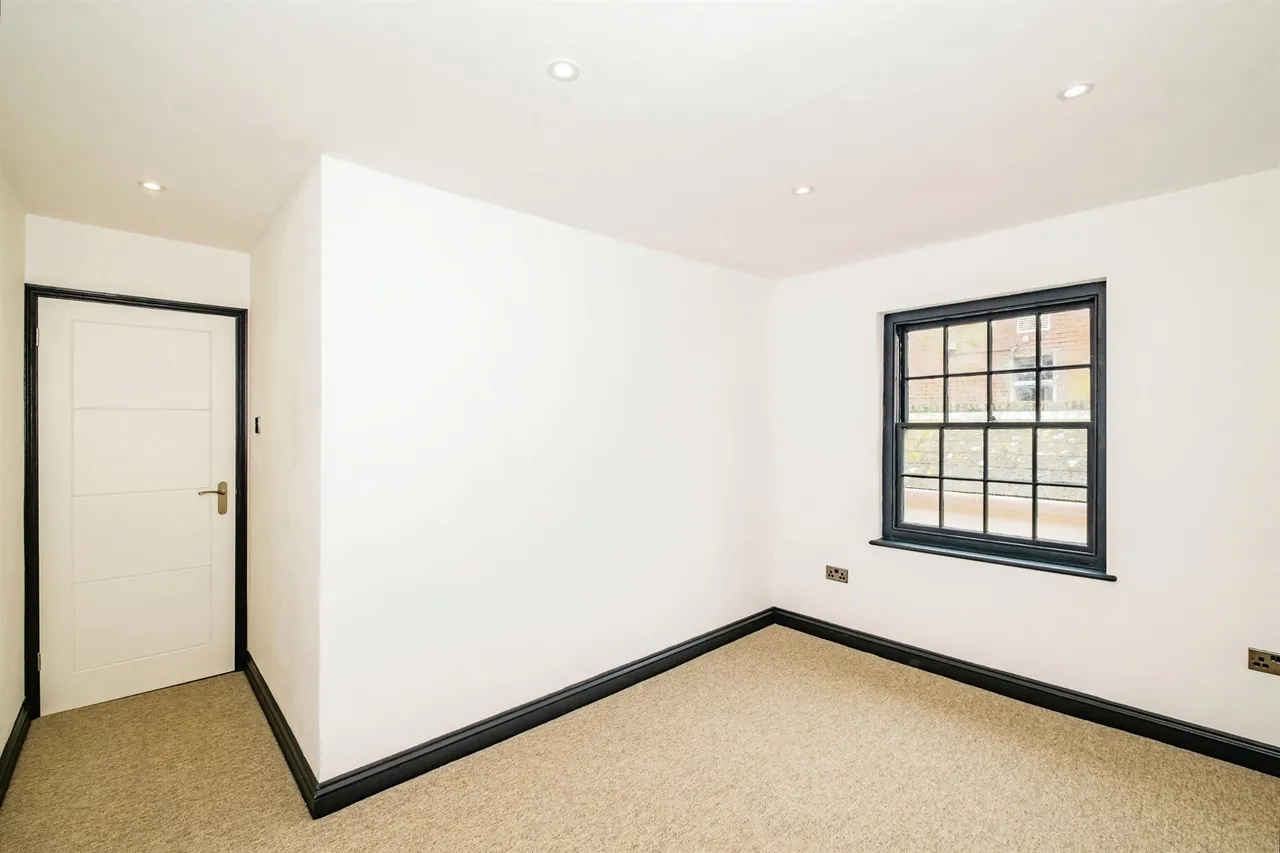 Field Row, Worthing, BN11, photo 3