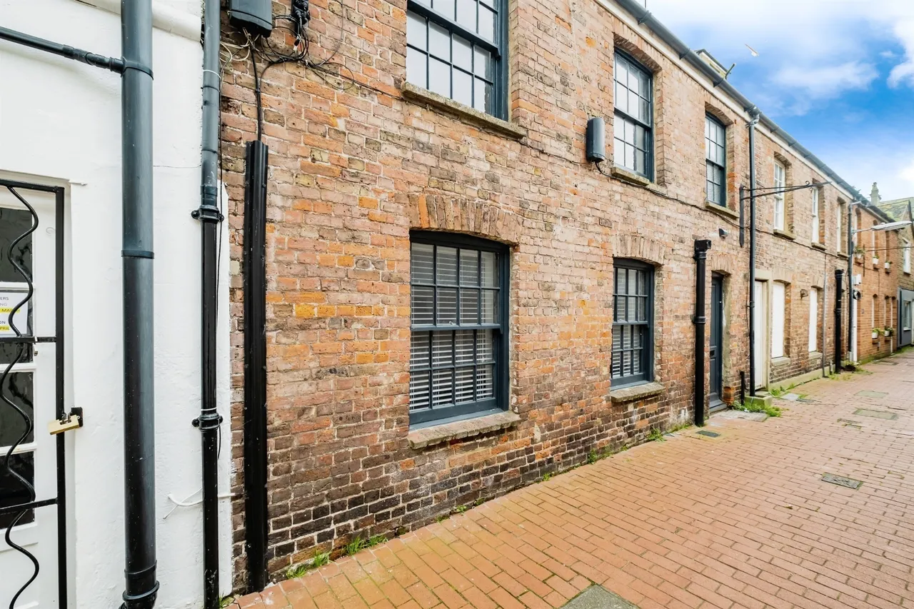 Field Row, Worthing, BN11, photo 15
