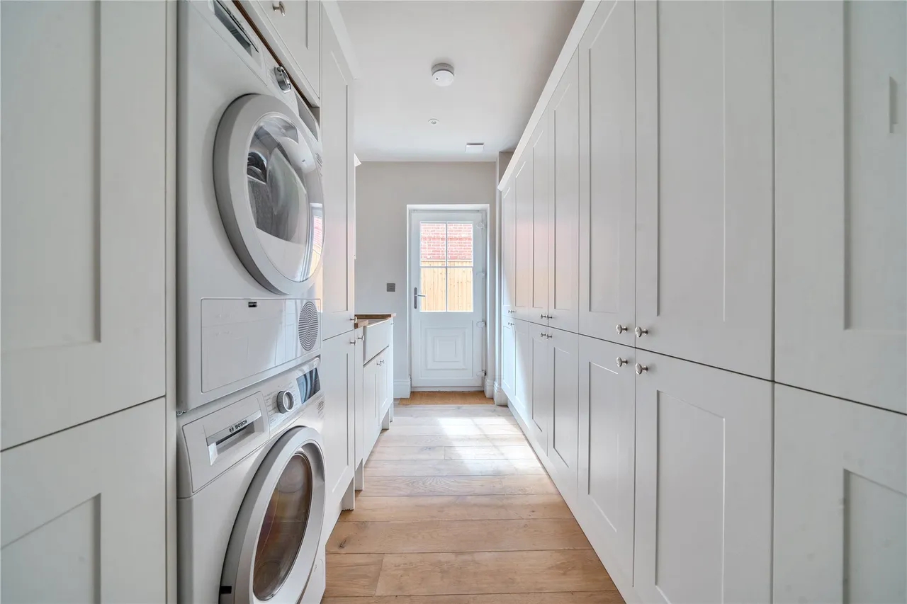 Old Woking Road, Woking, GU22, photo 8