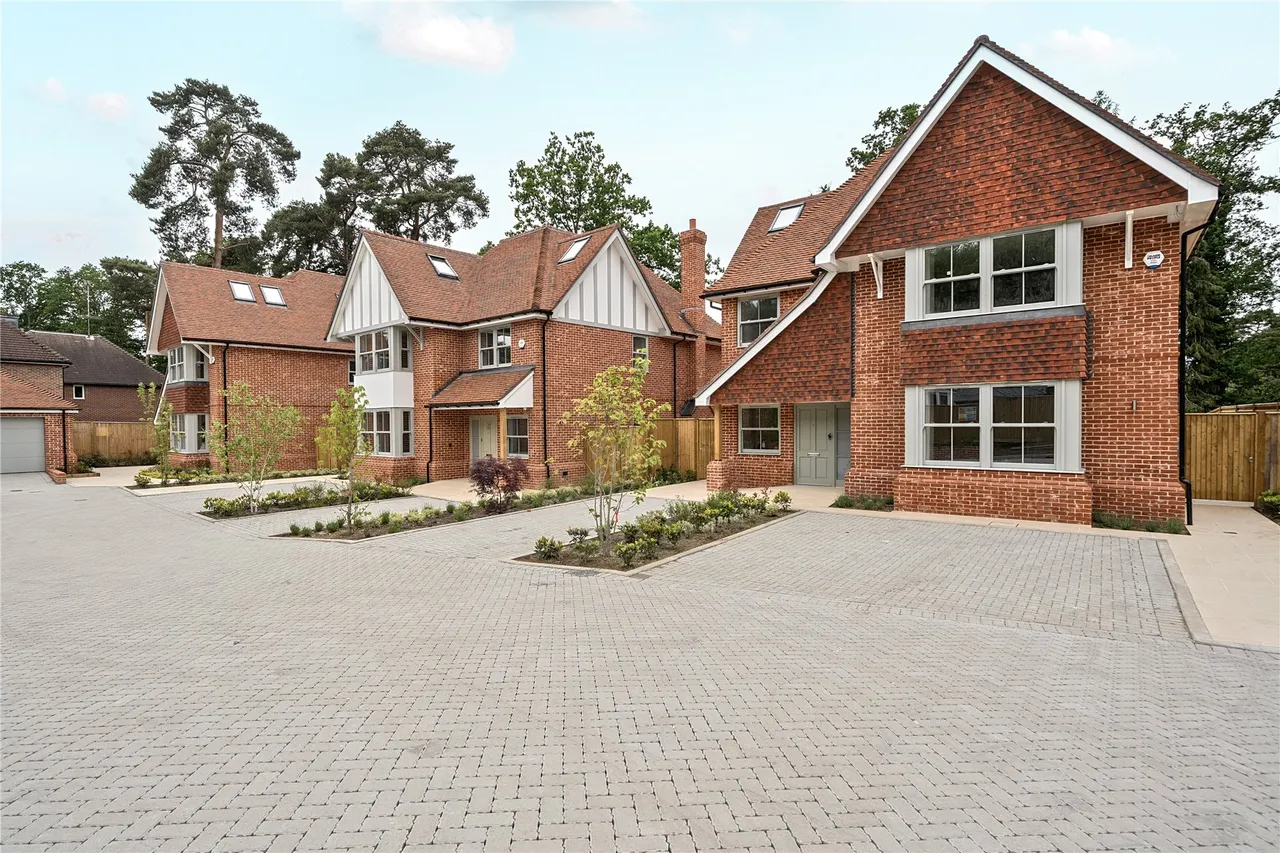 Old Woking Road, Woking, GU22, photo 10