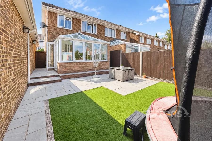 Dovedale Close, Owlsmoor, GU47, photo 3