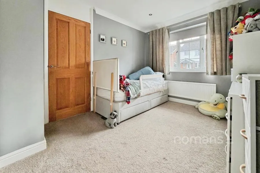 Dovedale Close, Owlsmoor, GU47, photo 13
