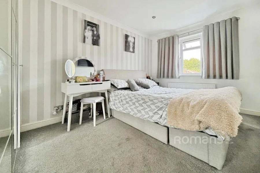 Dovedale Close, Owlsmoor, GU47, photo 12