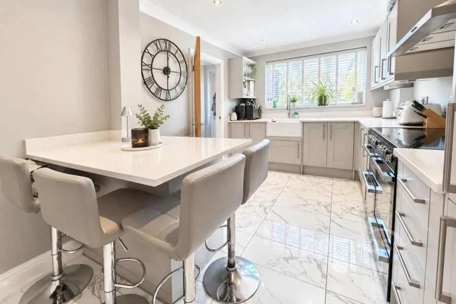 Dovedale Close, Owlsmoor, GU47, photo 6