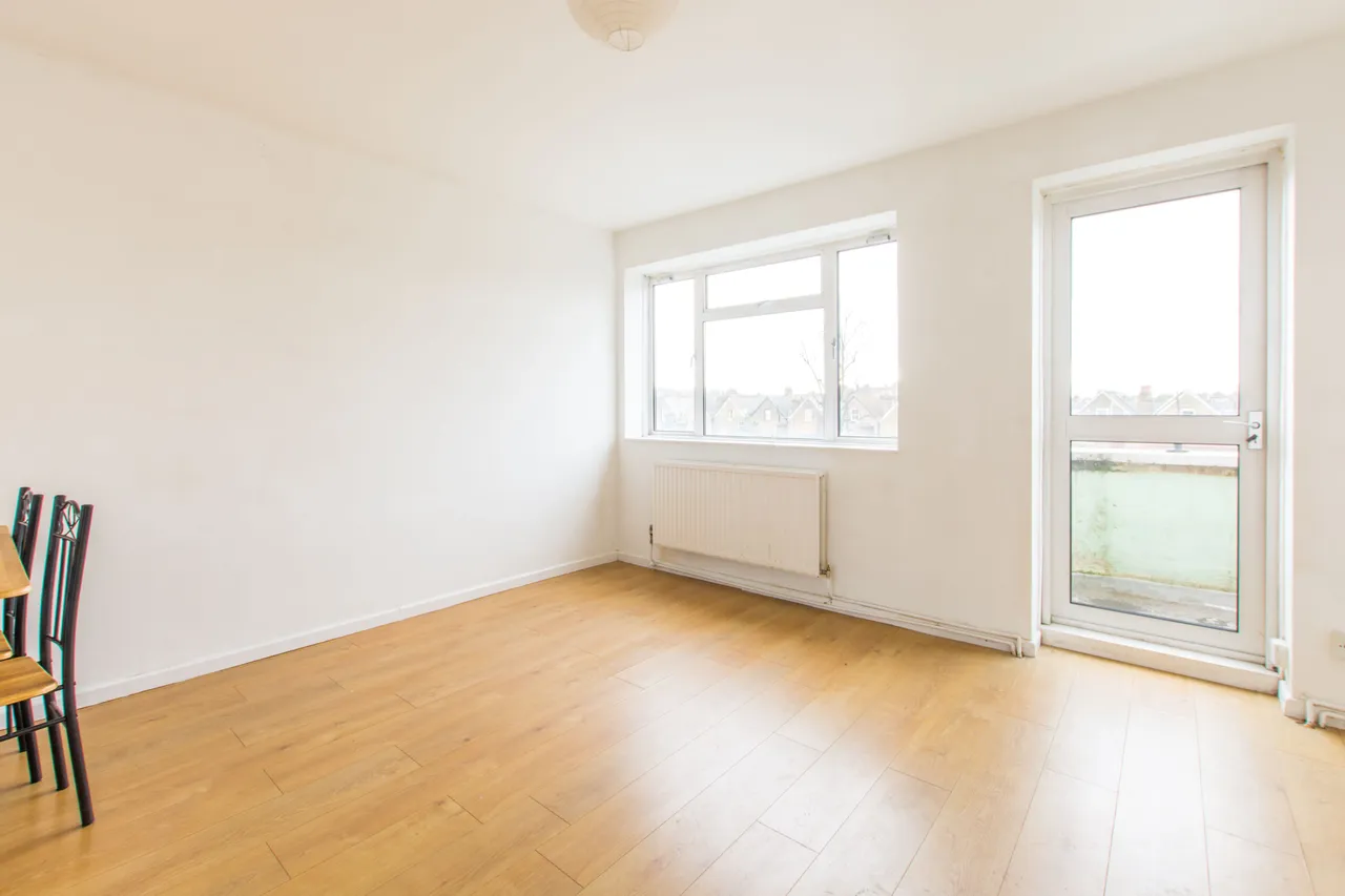 3 bed flat for sale — Flat 15 Brackenbury, Osborne Road, London