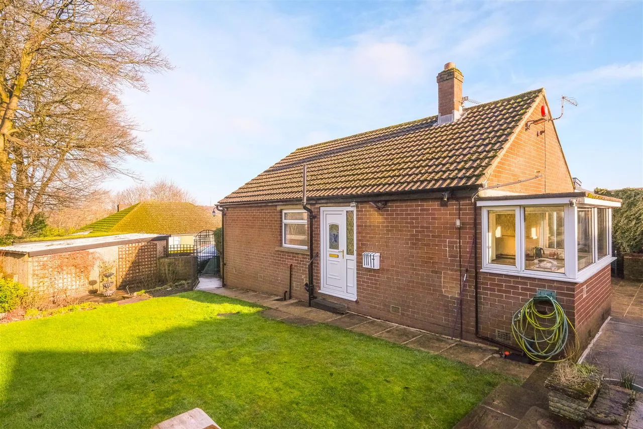 Cowrakes Close, Lindley, Huddersfield, HD3., photo 12