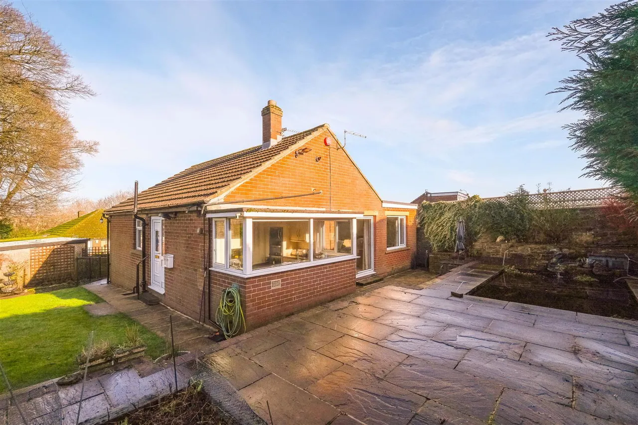 3 bed house for sale — Cowrakes Close, Lindley, Huddersfield, HD3.