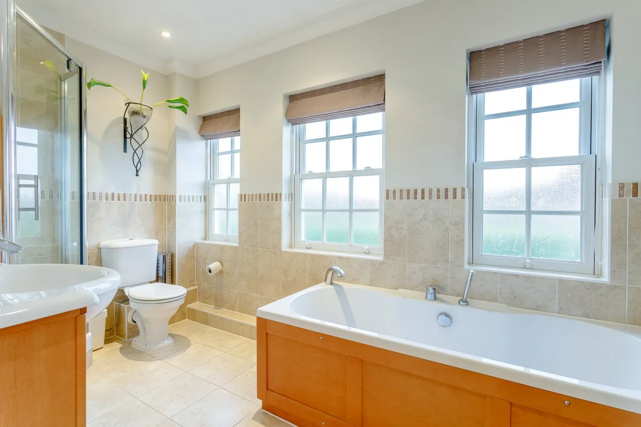 Wood End Close, Farnham Common, SL2, photo 8