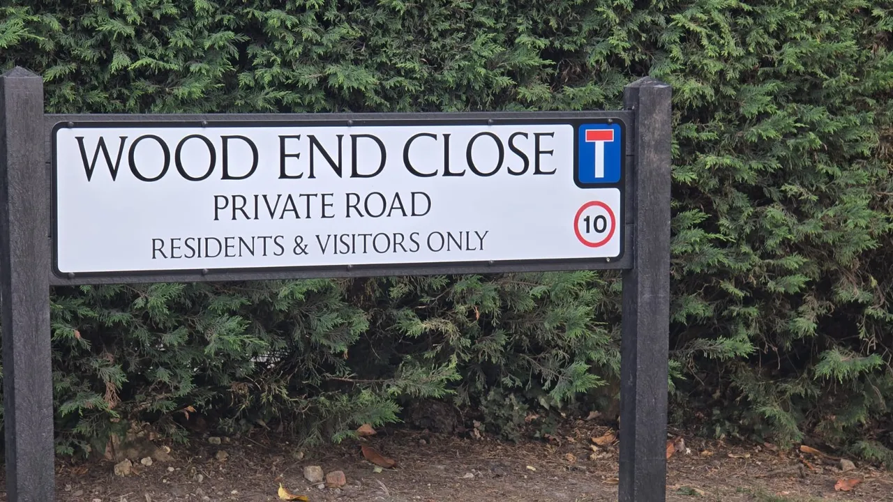 Wood End Close, Farnham Common, SL2, photo 9