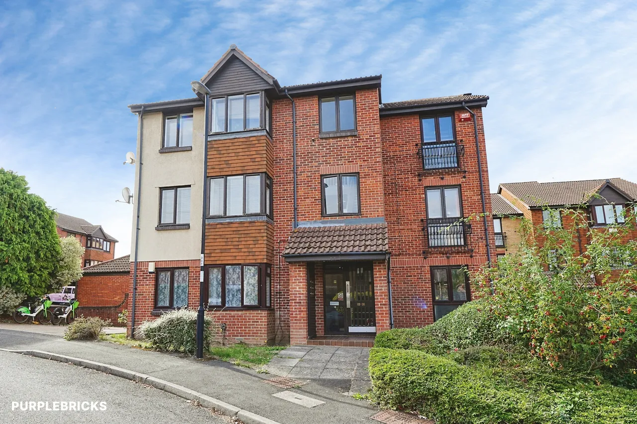 1 bed flat for sale, Gables Close, London, SE12