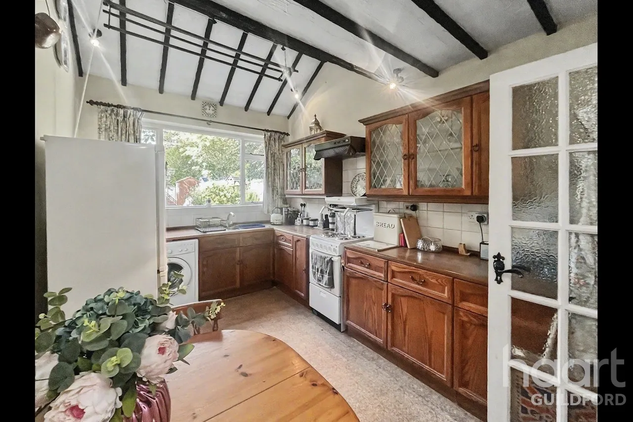 2 bed house for sale, The Street, Guildford, GU4
