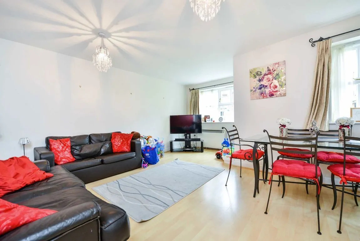 Macmillan Way, SW17, photo 2