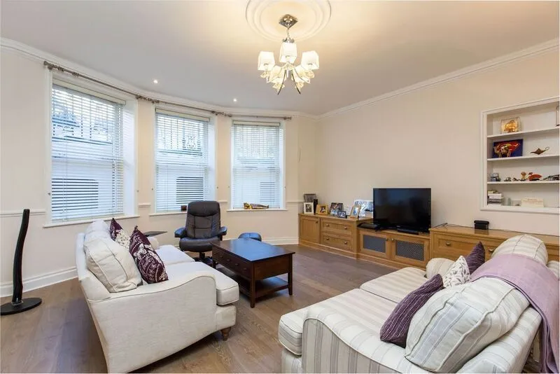 Wynnstay Gardens, London, W8, photo 2