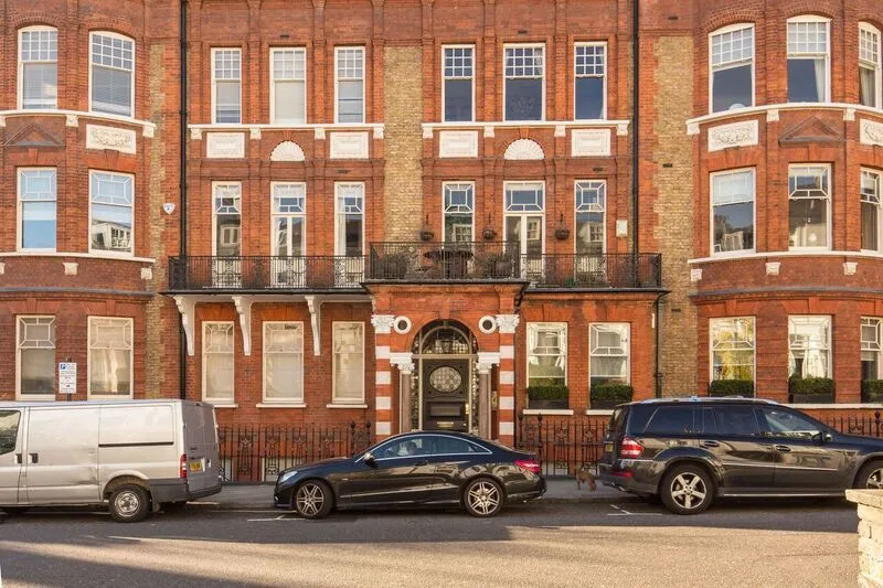 3 bed flat for sale, Wynnstay Gardens, London, W8