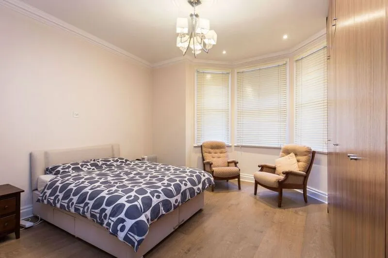 Wynnstay Gardens, London, W8, photo 4