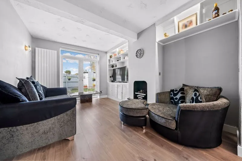 Reigate Avenue, Sutton SM1 3JL, photo 2