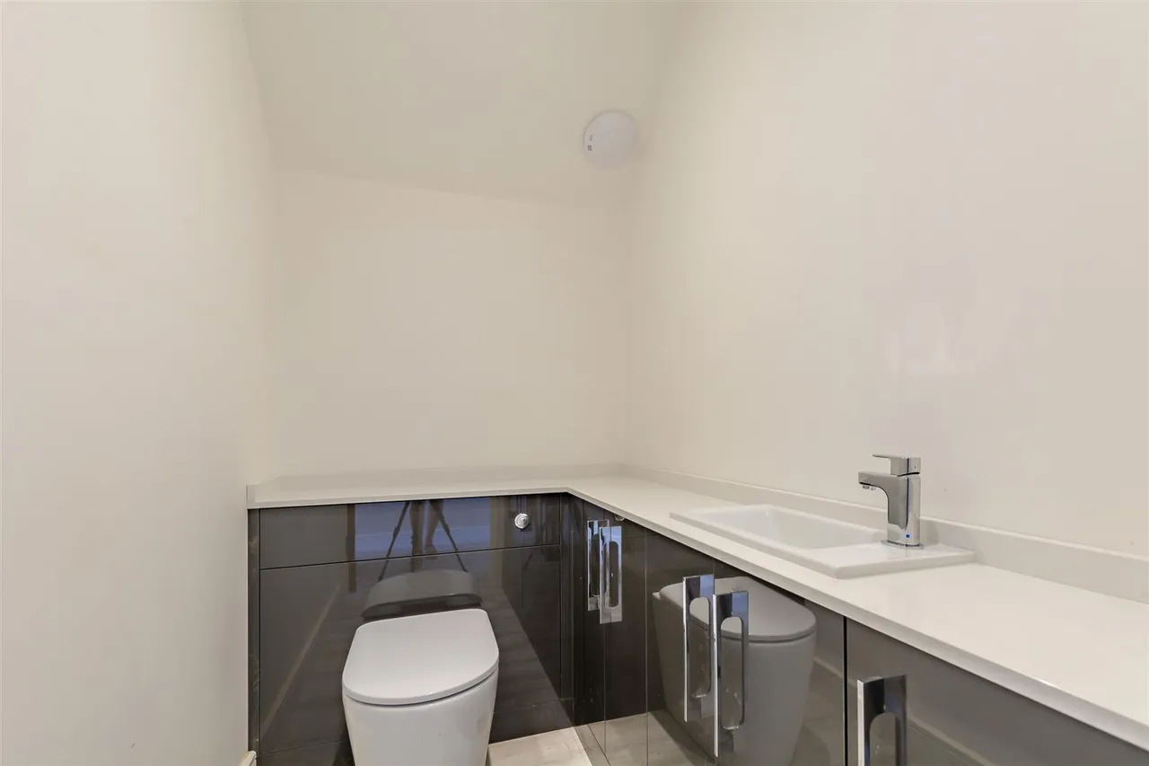 Second Avenue, Risley, DE72, photo 9