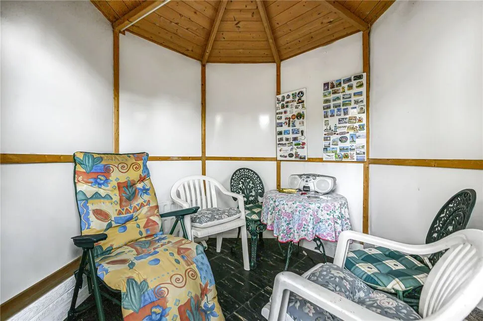 Wood Lane, Dagenham, RM8, photo 11