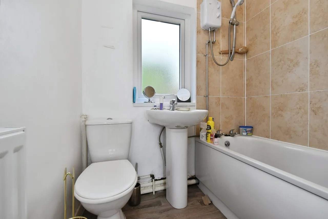 Maengwynne, Llanelli, SA15, photo 14