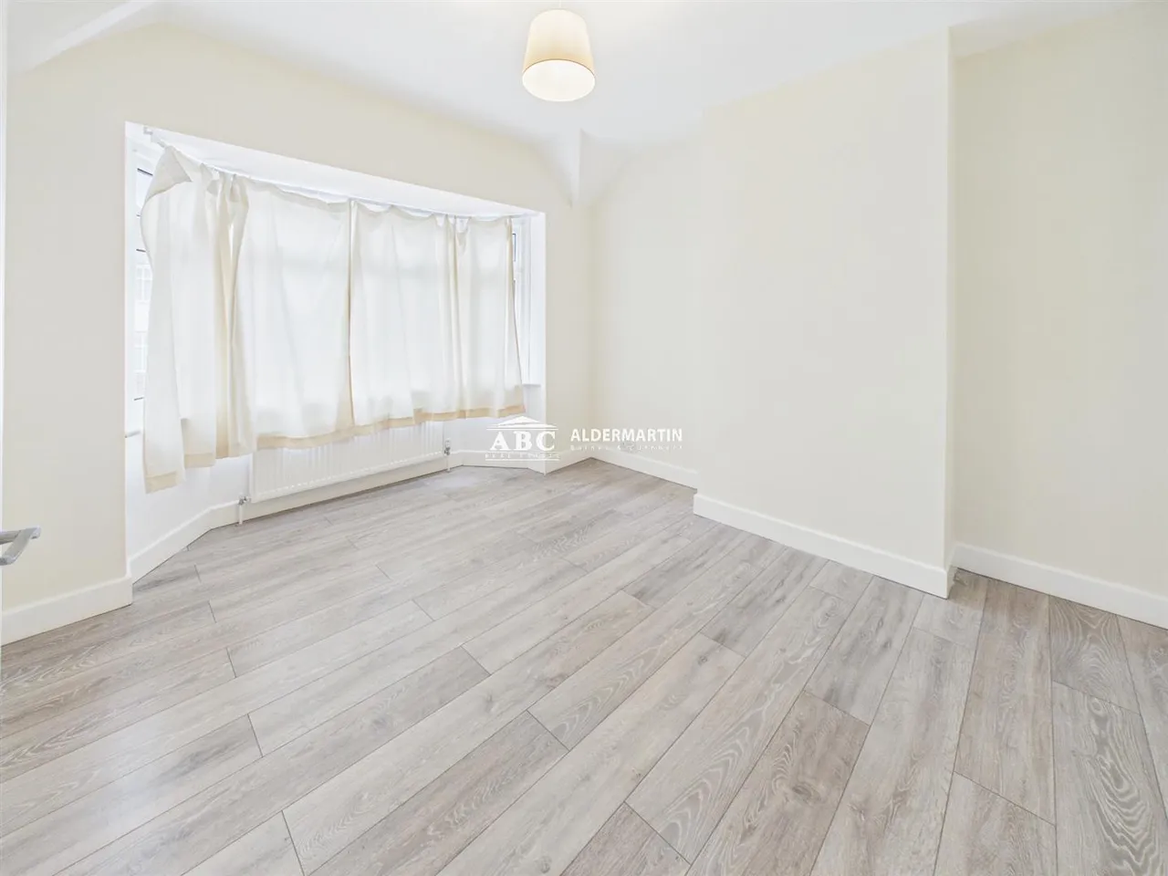 Albany Crescent, Edgware, photo 10