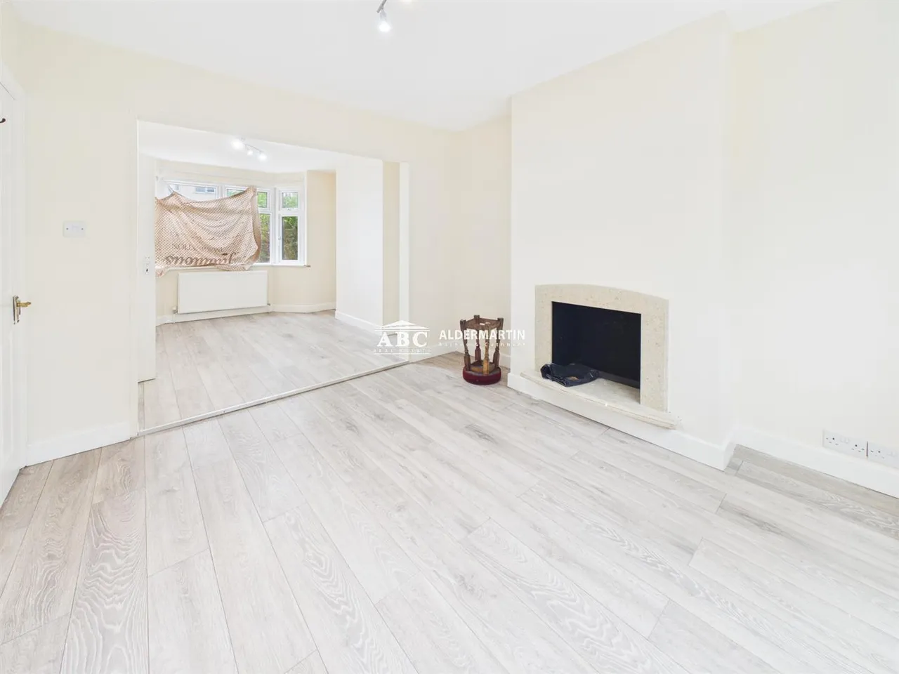 Albany Crescent, Edgware, photo 4