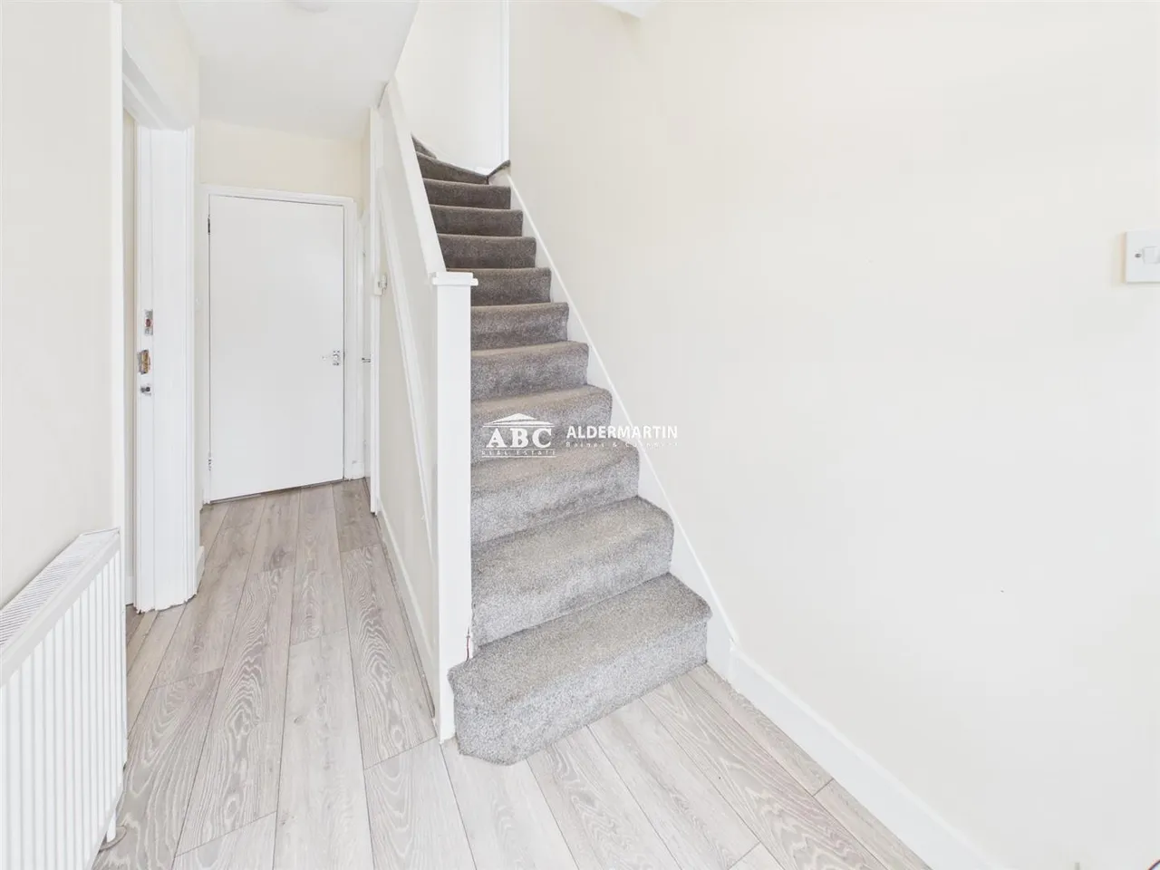 Albany Crescent, Edgware, photo 9