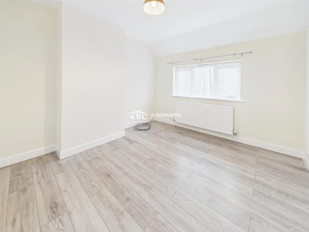 Albany Crescent, Edgware, photo 11