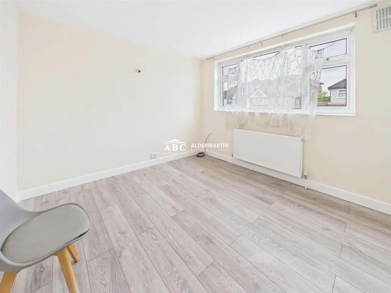 Albany Crescent, Edgware, photo 12