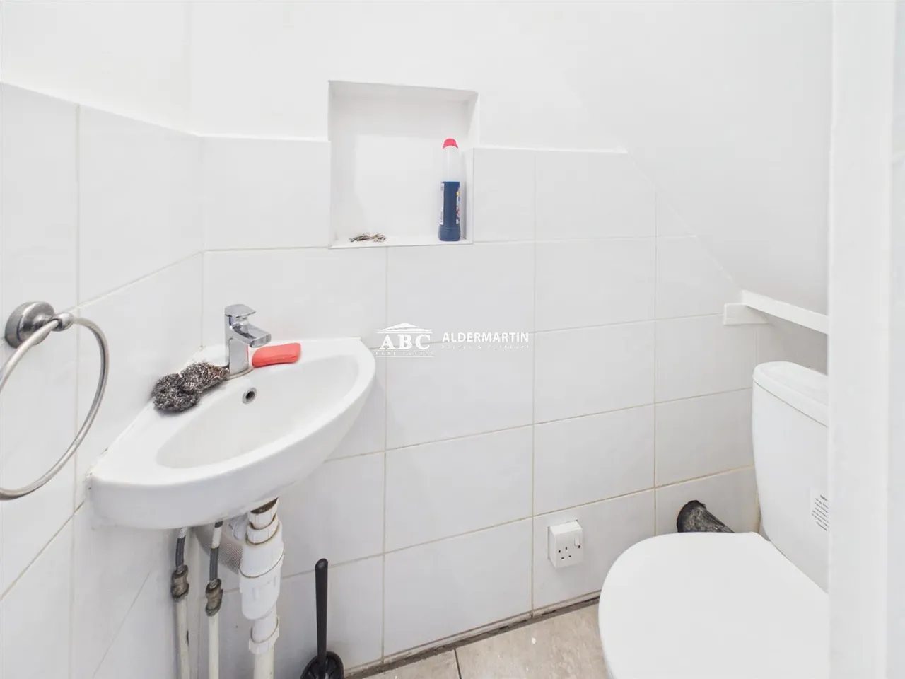 Albany Crescent, Edgware, photo 8