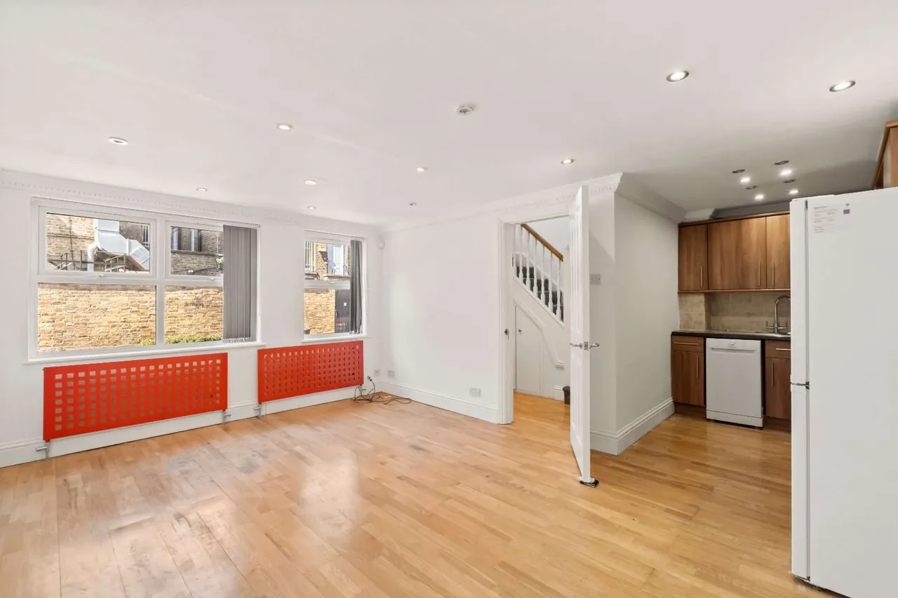 2 bed house for sale — Barnard Mews, London, SW11 1QU