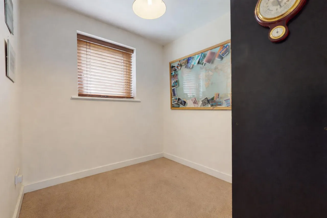 Poppy Avenue, Broughton, photo 12