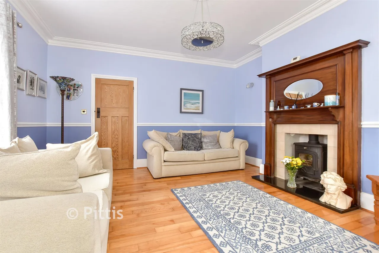 Carter Avenue, Shanklin, PO37, photo 5