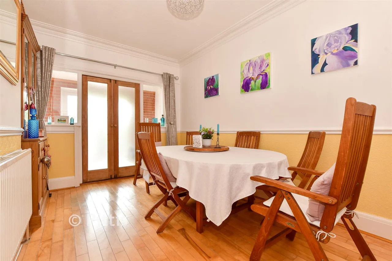 Carter Avenue, Shanklin, PO37, photo 2