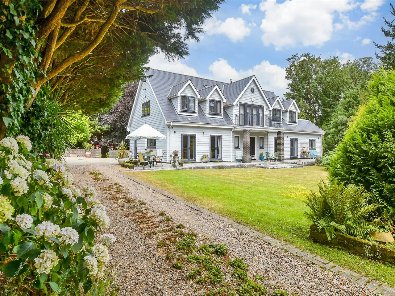 5 bed house for sale, Hull Place, Sholden, CT14