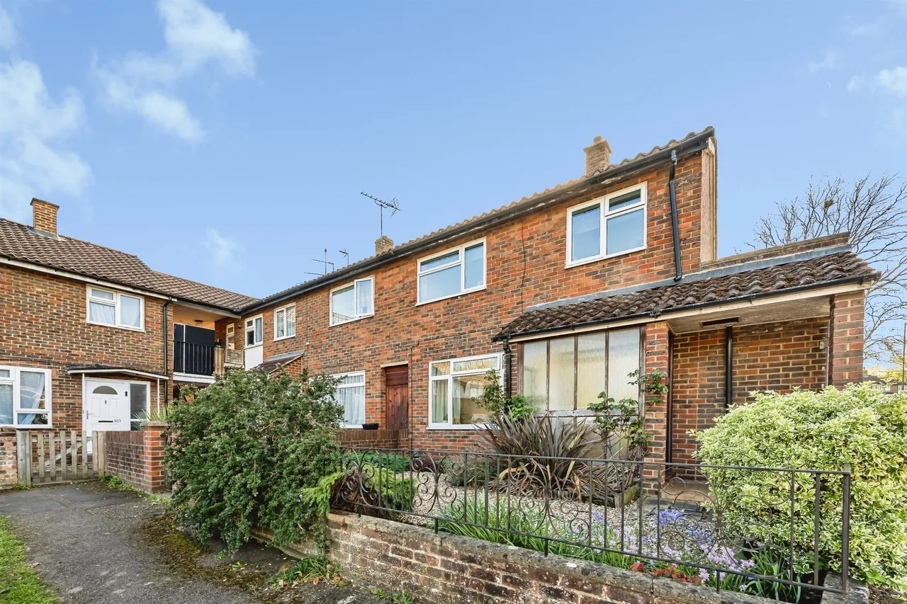 3 bed house for sale — Long Furlong Drive, Slough