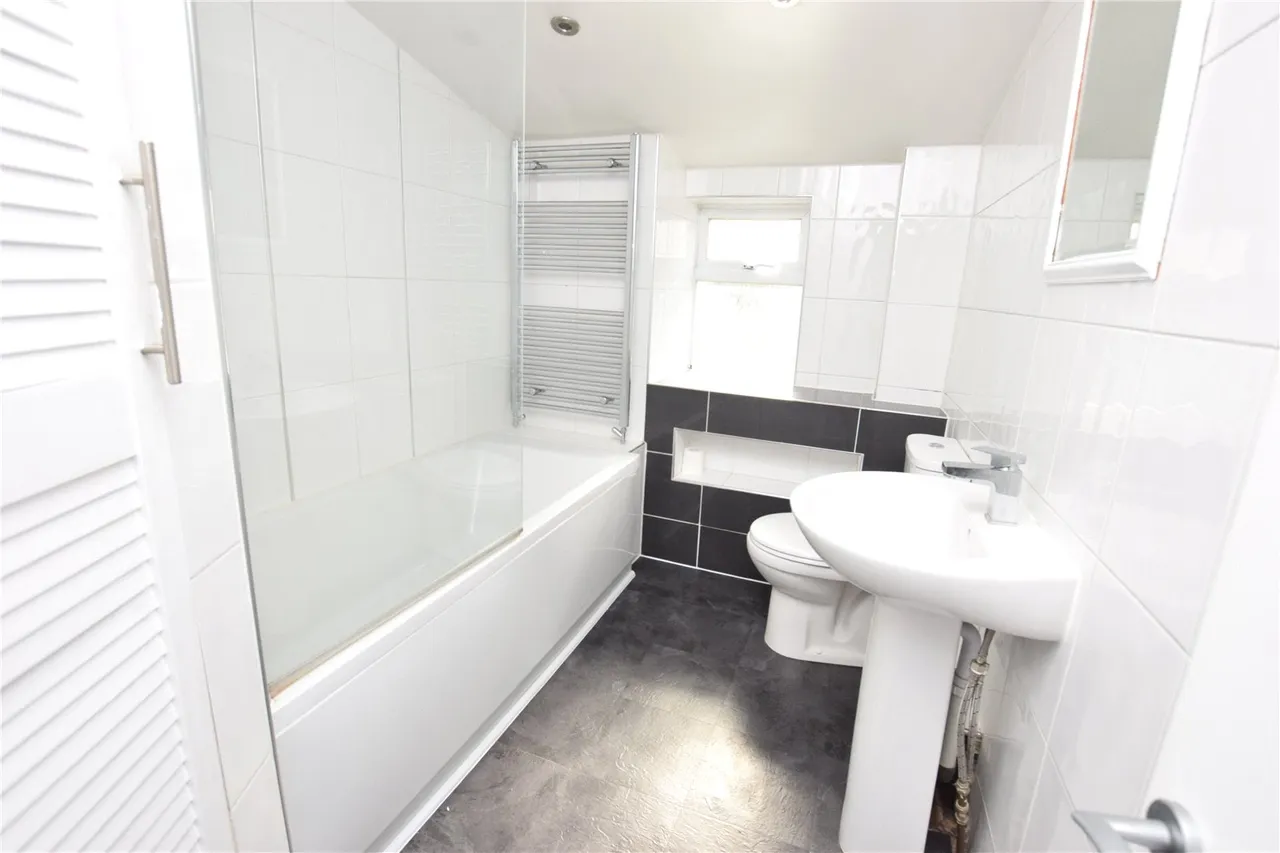 Somerset Road, Farnborough, Hampshire, GU14 6DP, photo 5