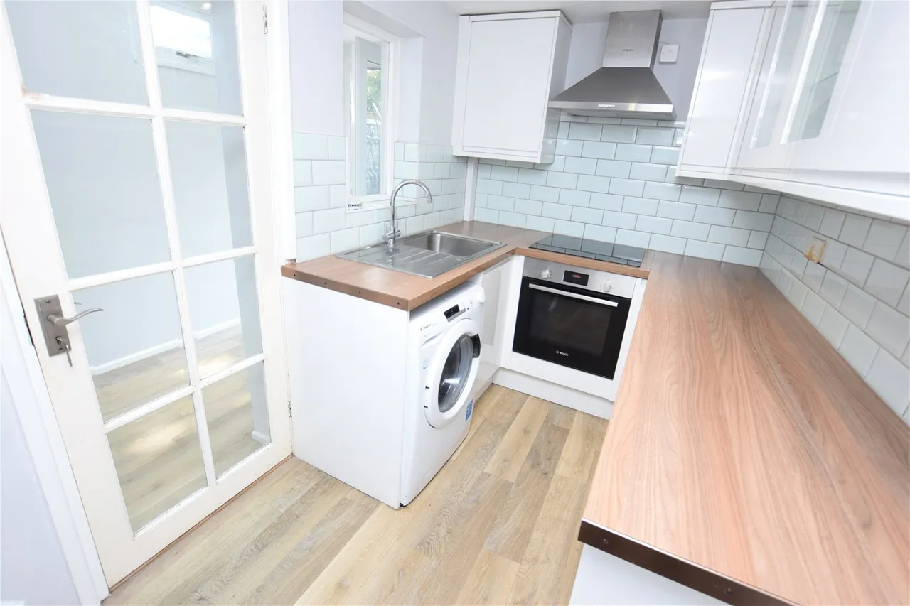 Somerset Road, Farnborough, Hampshire, GU14 6DP, photo 7