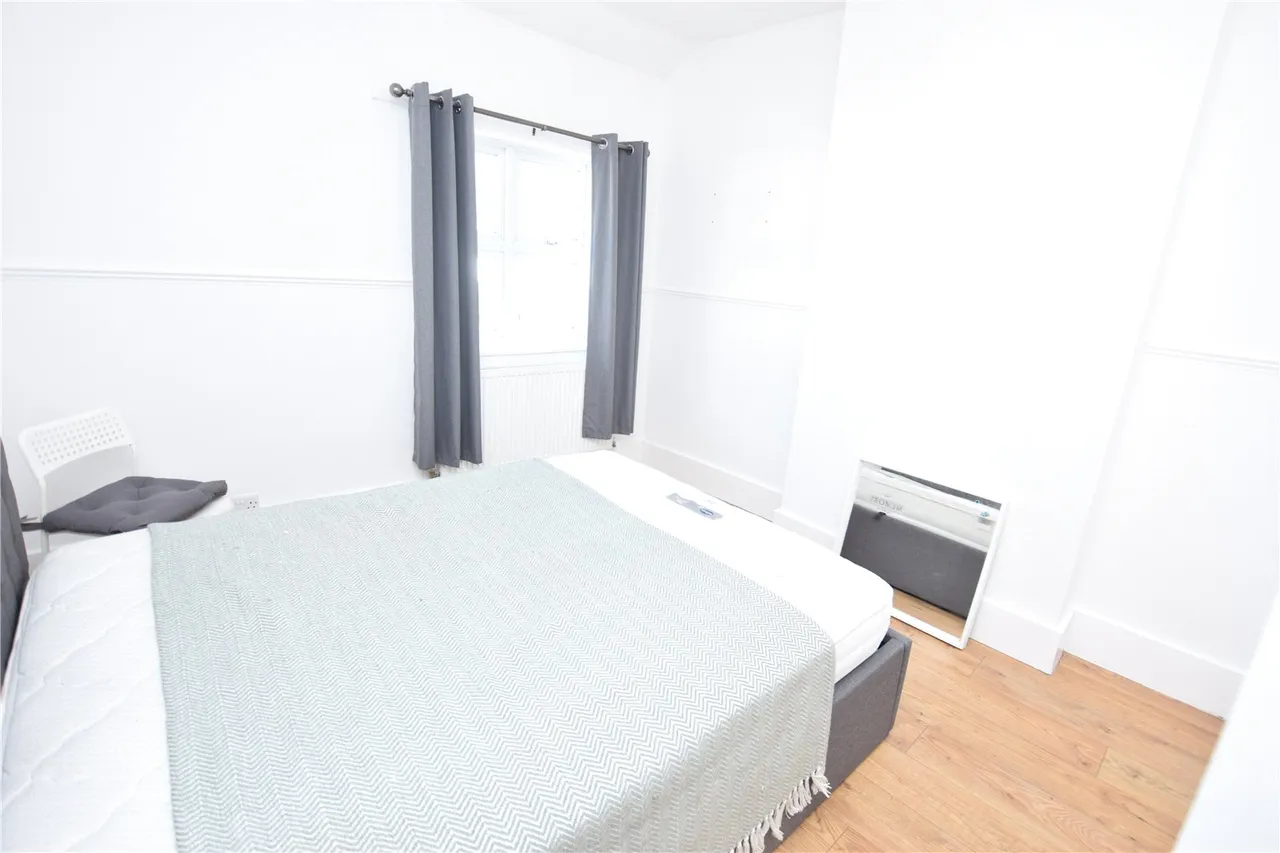 Somerset Road, Farnborough, Hampshire, GU14 6DP, photo 11