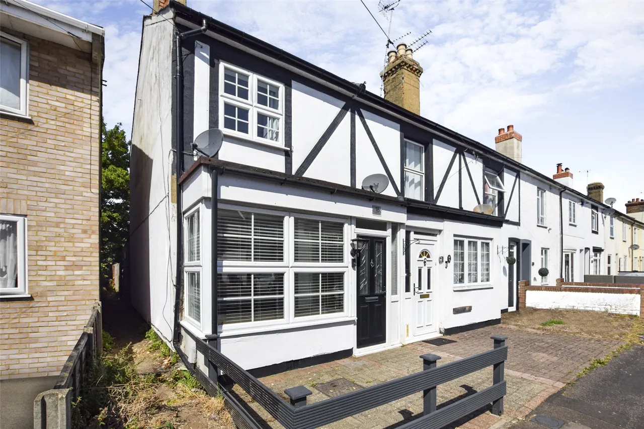 2 bed house for sale — Somerset Road, Farnborough, Hampshire, GU14 6DP