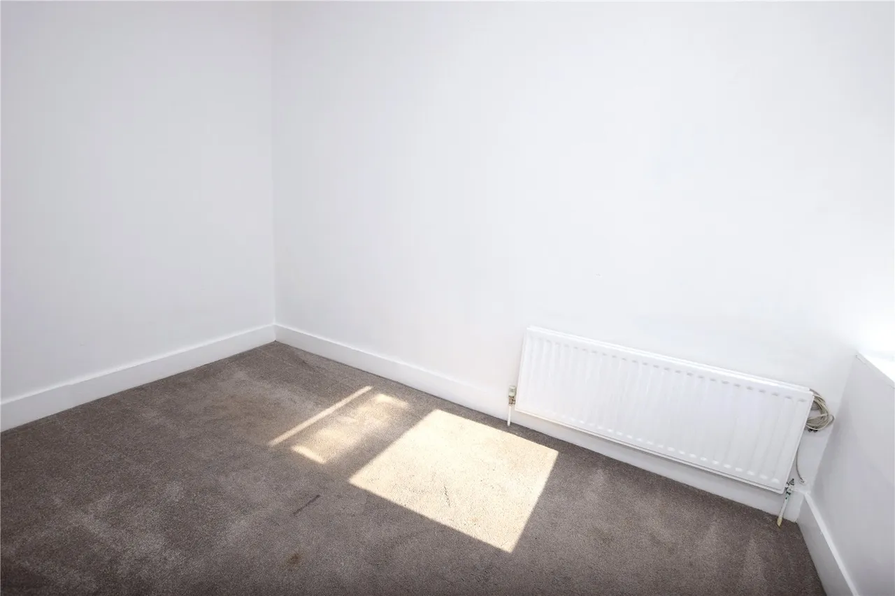 Somerset Road, Farnborough, Hampshire, GU14 6DP, photo 12