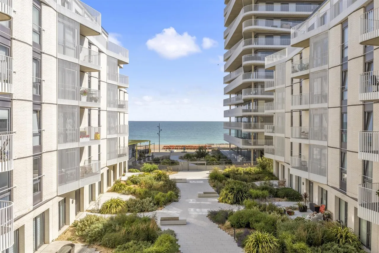 2 bed flat for sale — Brighton Road, Worthing
