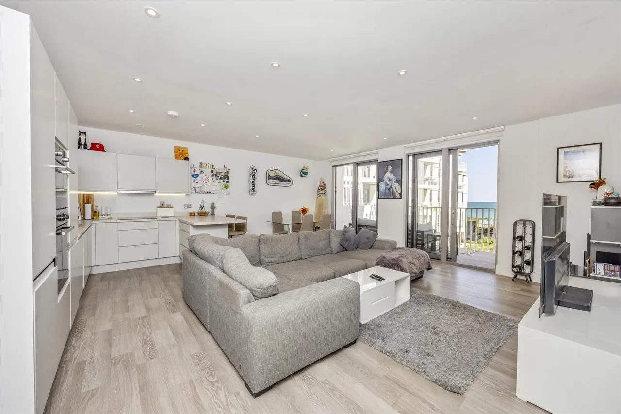 Brighton Road, Worthing, photo 4