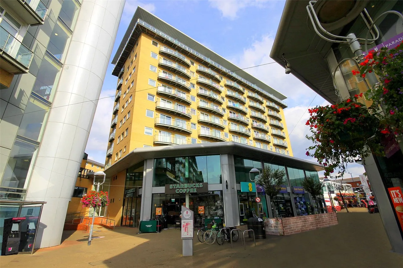 2 bed high street, feltham,tw13 for sale, Feltham