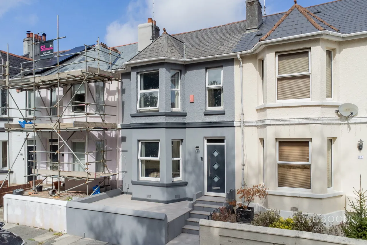 3 bed house for sale — St. Barnabas Terrace, Stoke, PL1 5NN